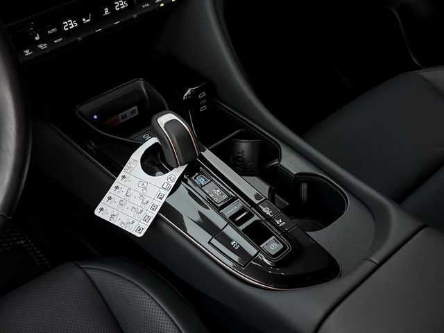 TOYOTA豐田 CROWN  第10張相片