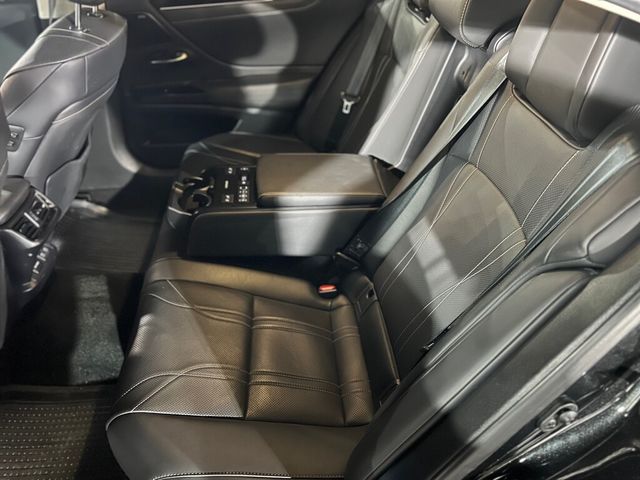 LEXUS凌志 ES300H  第14張相片