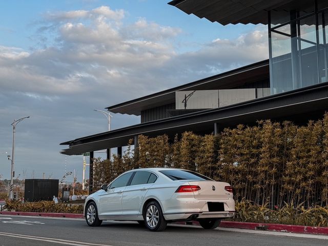 VOLKSWAGEN福斯 PASSAT  第3張相片
