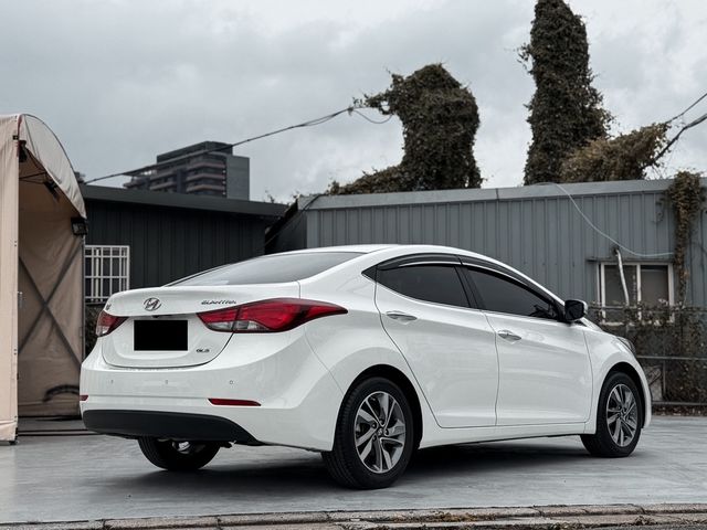 HYUNDAI現代 ELANTRA  第2張相片