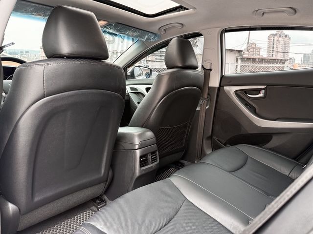 HYUNDAI現代 ELANTRA  第6張相片