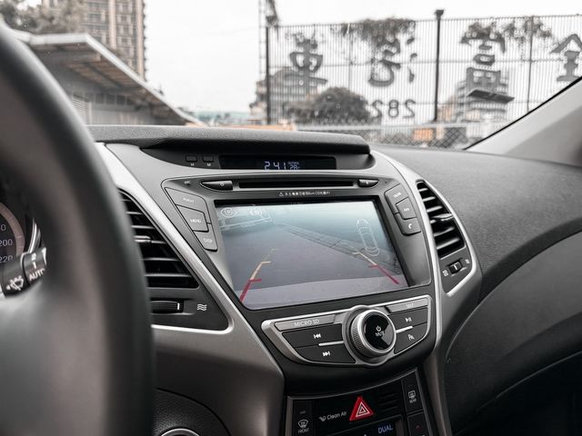 HYUNDAI現代 ELANTRA  第9張相片