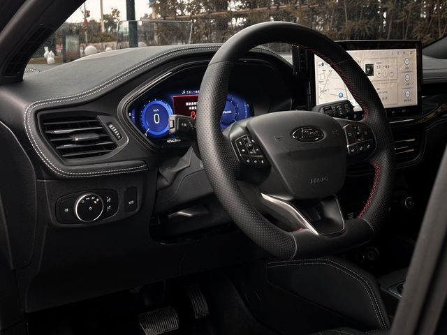 FORD福特 FOCUS ST WAGON  第10張相片