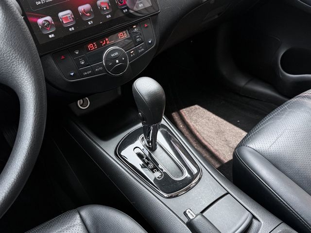 NISSAN日產 TIIDA  第7張相片