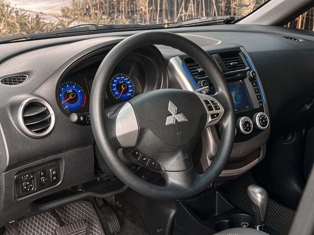 MITSUBISHI三菱 COLT PLUS  第7張相片