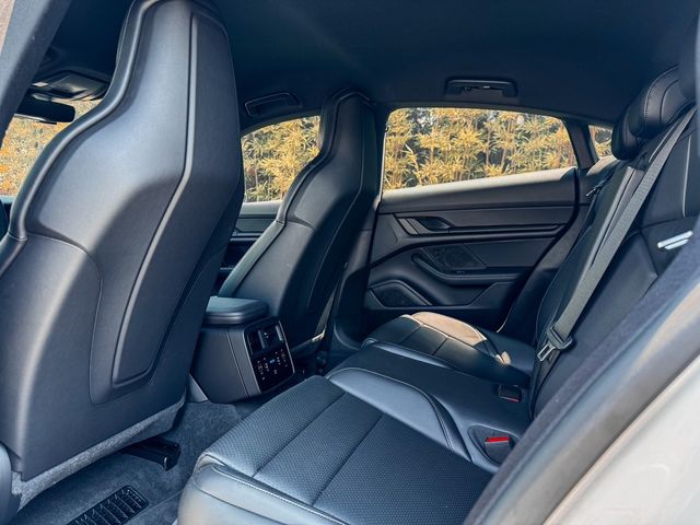 PORSCHE保時捷 TAYCAN  第8張相片