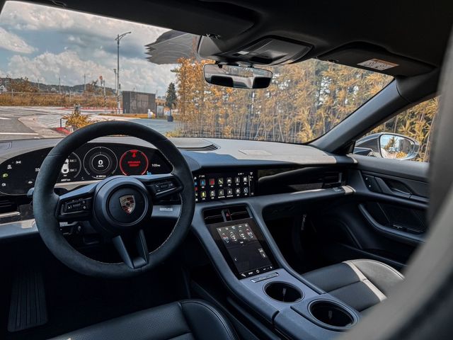 PORSCHE保時捷 TAYCAN  第9張相片
