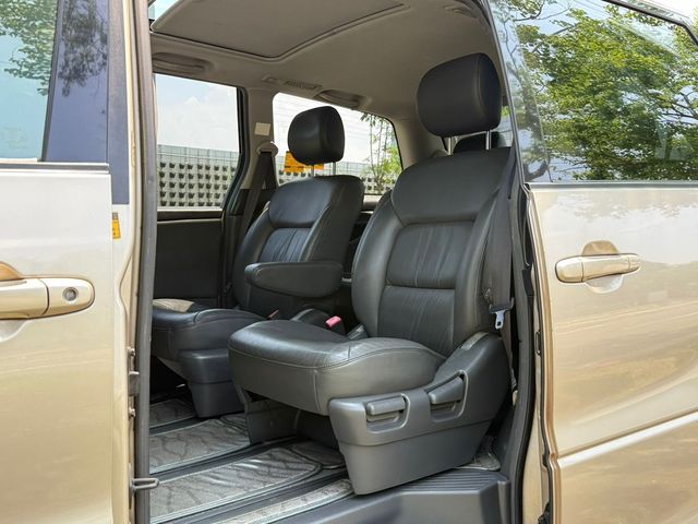 TOYOTA豐田 PREVIA  第6張相片