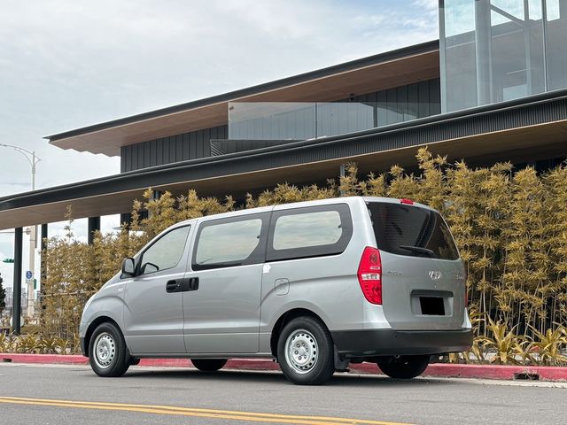 HYUNDAI現代 GRAND STAREX  第2張相片