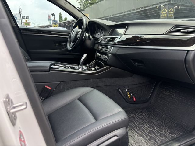 BMW寶馬 520D  第8張相片