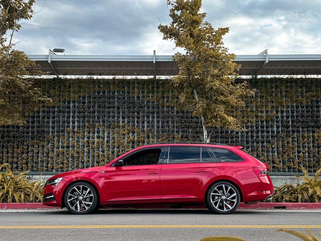 SKODA司科達 SUPERB COMBI  第2張相片