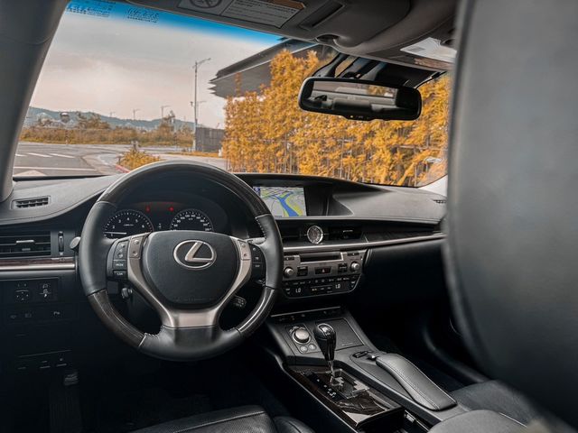 LEXUS凌志 ES300H  第6張相片