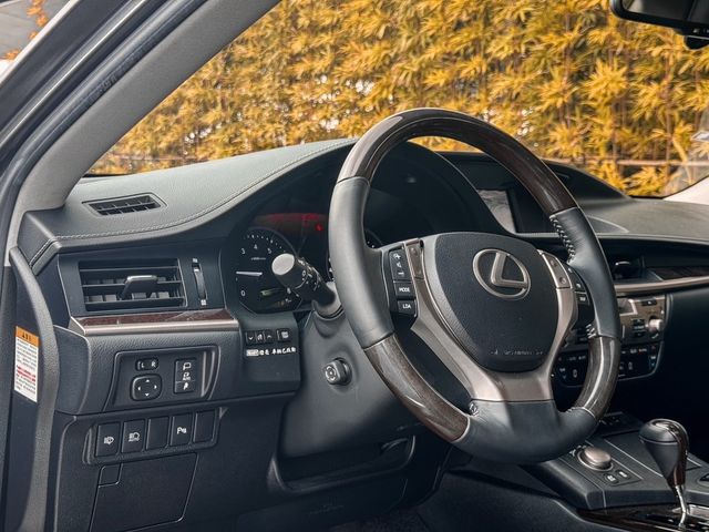 LEXUS凌志 ES300H  第7張相片