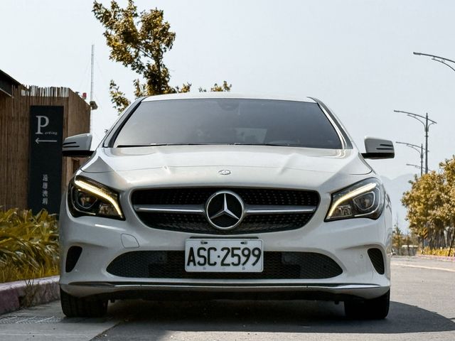 M-BENZ賓士 CLA200  第3張相片
