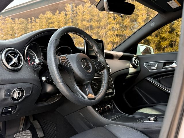 M-BENZ賓士 CLA200  第5張相片