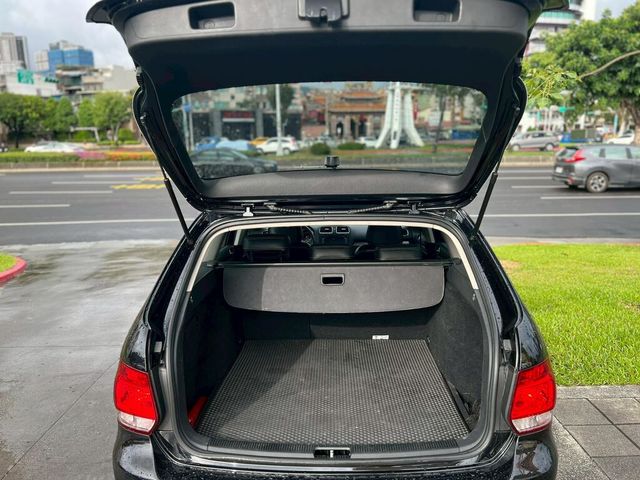 VOLKSWAGEN福斯 GOLF VARIANT  第11張相片