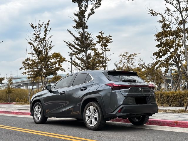 LEXUS凌志 UX300H  第2張相片