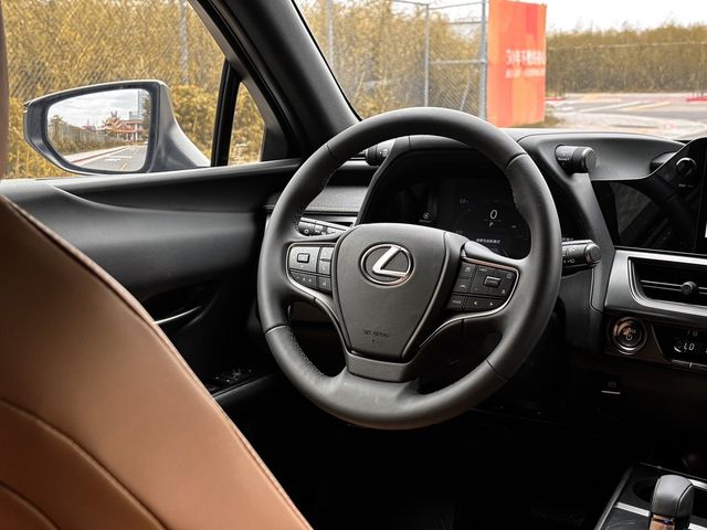 LEXUS凌志 UX300H  第5張相片