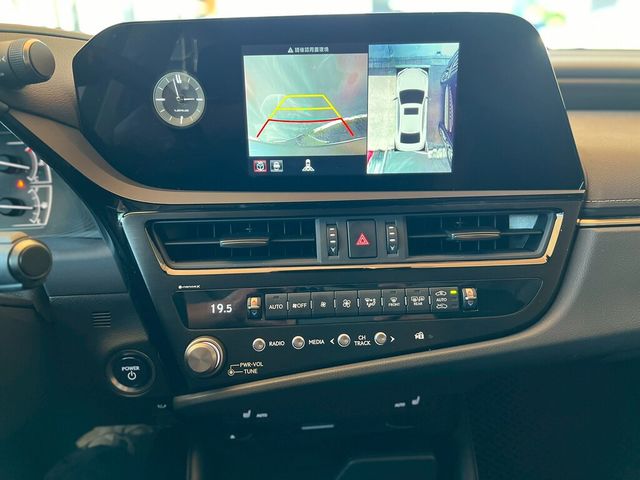 LEXUS凌志 ES300H  第8張相片