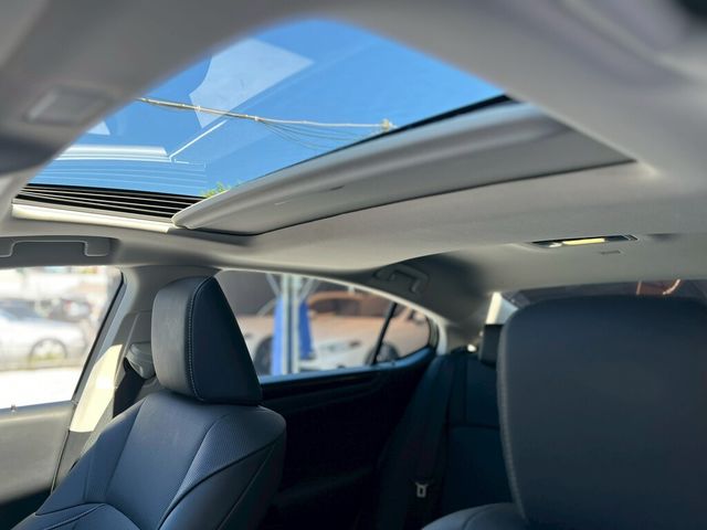 LEXUS凌志 ES300H  第10張相片