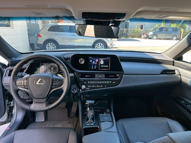 LEXUS凌志 ES300H  第11張相片