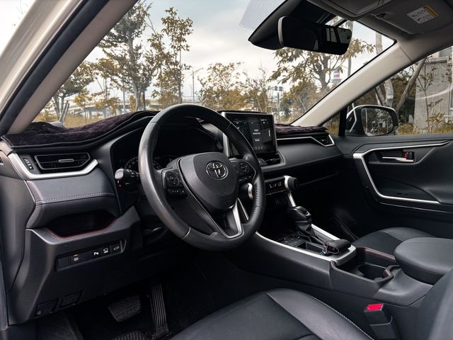 TOYOTA豐田 RAV4  第8張相片