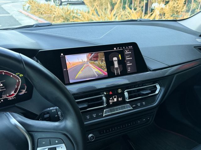 BMW寶馬 118  第7張相片