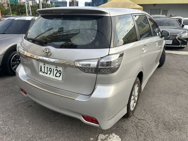 TOYOTA豐田 WISH  第2張相片