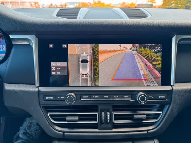 PORSCHE保時捷 MACAN  第10張相片