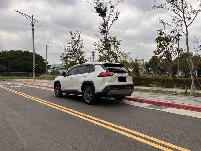 TOYOTA豐田 RAV4  第2張相片