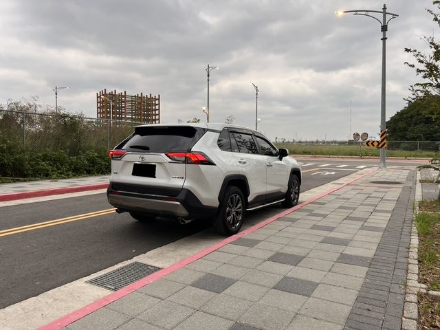 TOYOTA豐田 RAV4  第3張相片
