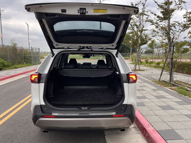 TOYOTA豐田 RAV4  第5張相片