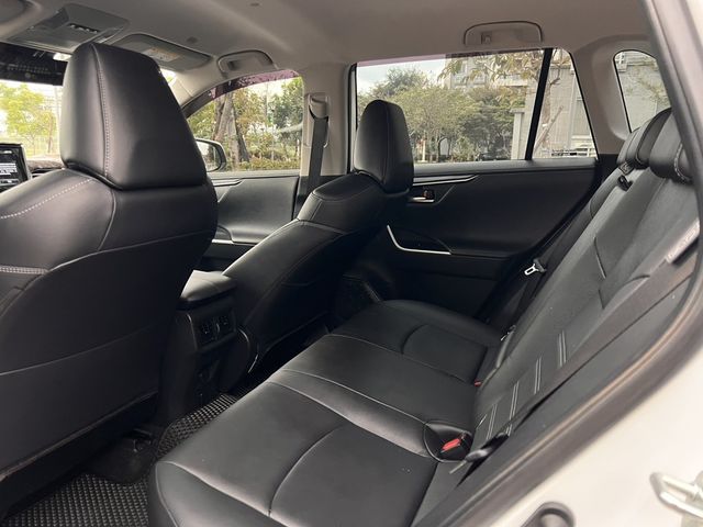 TOYOTA豐田 RAV4  第6張相片