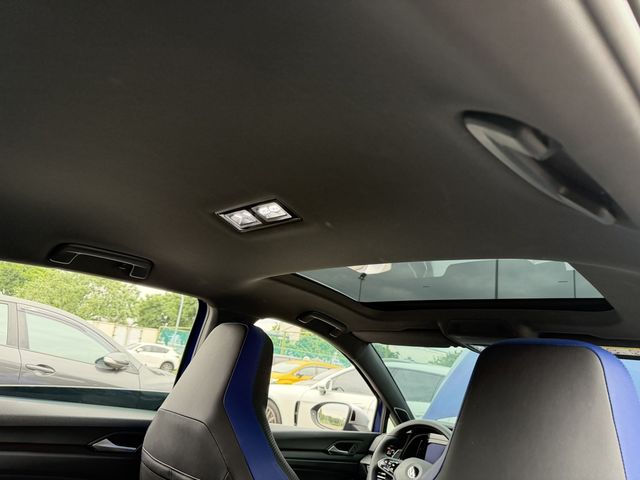 VOLKSWAGEN福斯 GOLF R  第9張相片