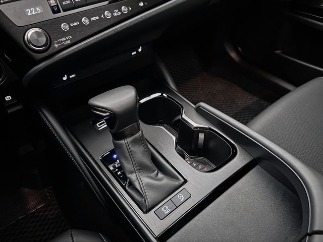 LEXUS凌志 ES200  第11張相片