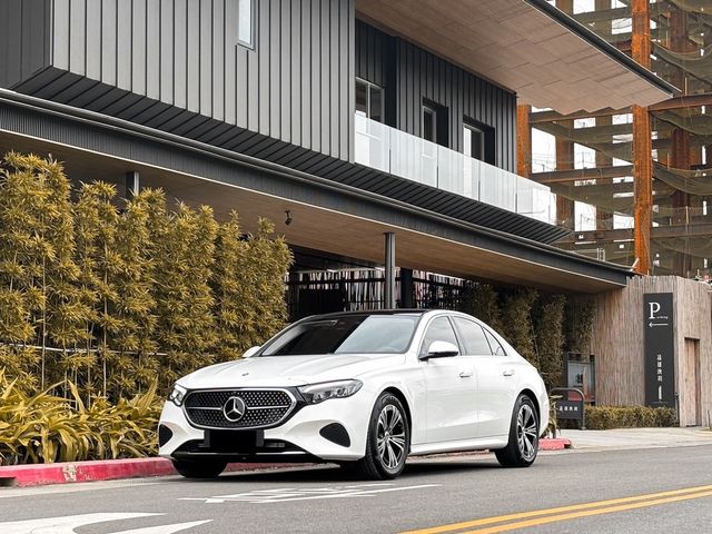 M-BENZ賓士 E200  第1張相片