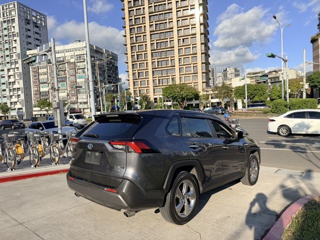 TOYOTA豐田 RAV4  第3張相片