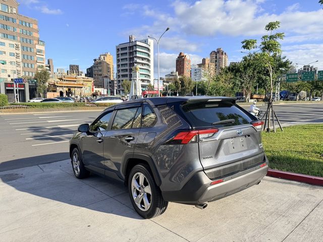 TOYOTA豐田 RAV4  第4張相片