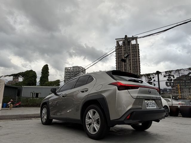 LEXUS凌志 UX200  第2張相片