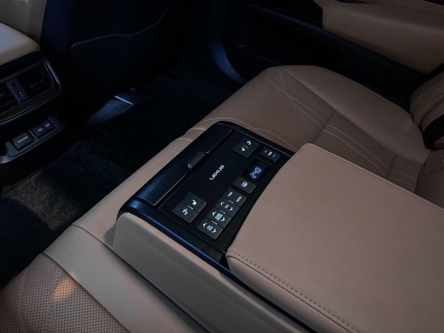 LEXUS凌志 ES300H  第7張相片