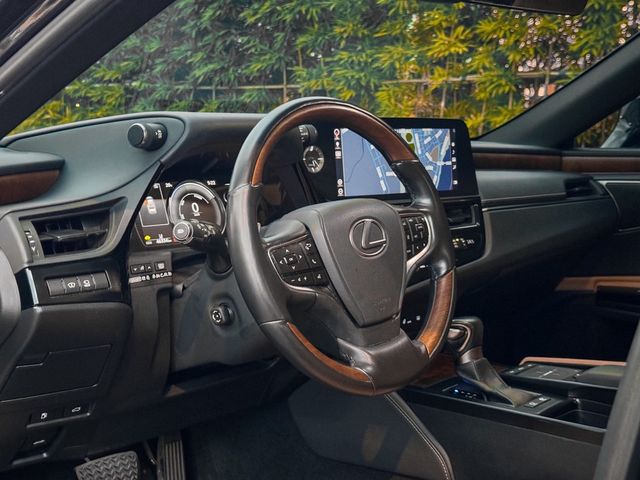 LEXUS凌志 ES300H  第8張相片