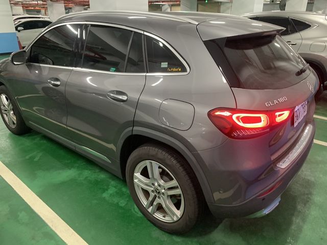 M-BENZ賓士 GLA180  第3張相片