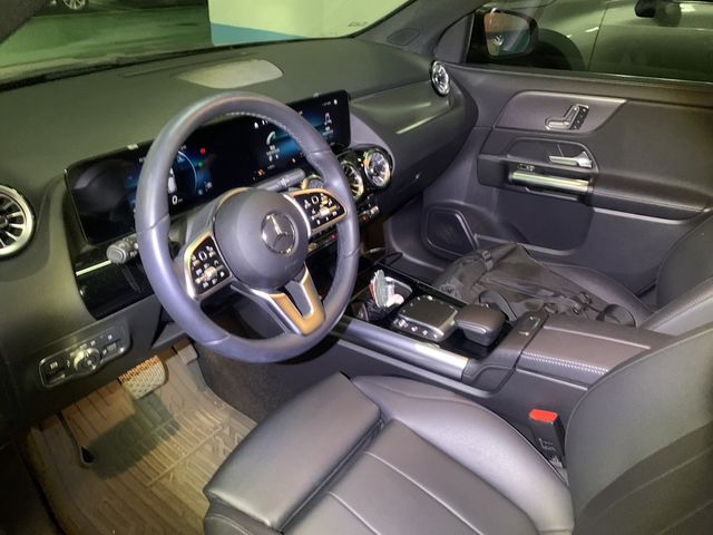 M-BENZ賓士 GLA180  第5張相片