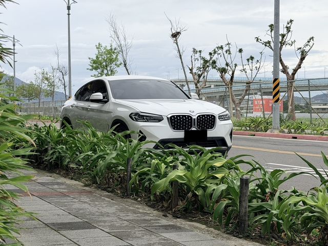 BMW寶馬 X4 XDRIVE20I  第2張相片