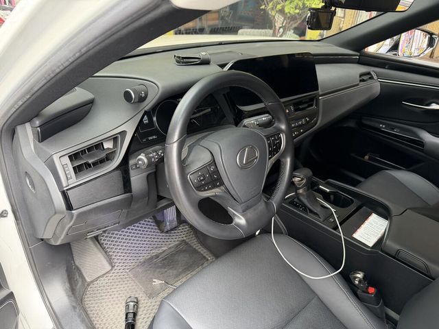 LEXUS凌志 ES200  第7張相片
