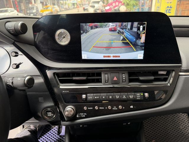 LEXUS凌志 ES200  第9張相片