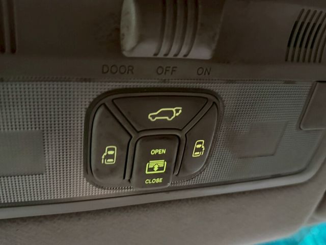 TOYOTA豐田 PREVIA  第9張相片