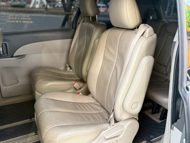 TOYOTA豐田 PREVIA  第11張相片