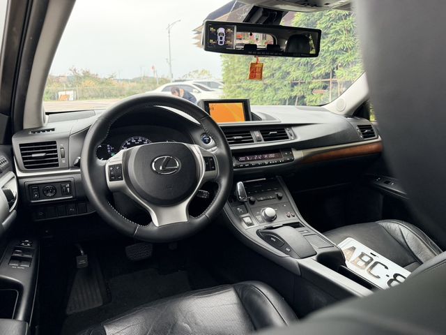 LEXUS凌志 CT200H  第6張相片
