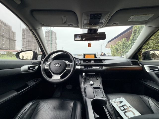 LEXUS凌志 CT200H  第7張相片